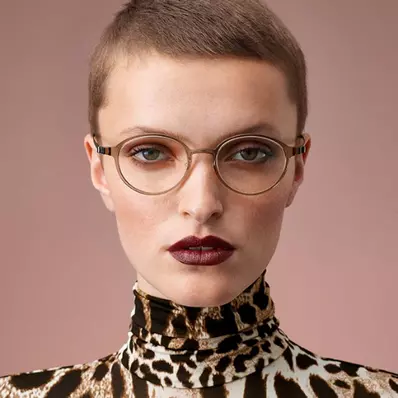 กรอบแว่นที่ใส่แล้วไม่แก่