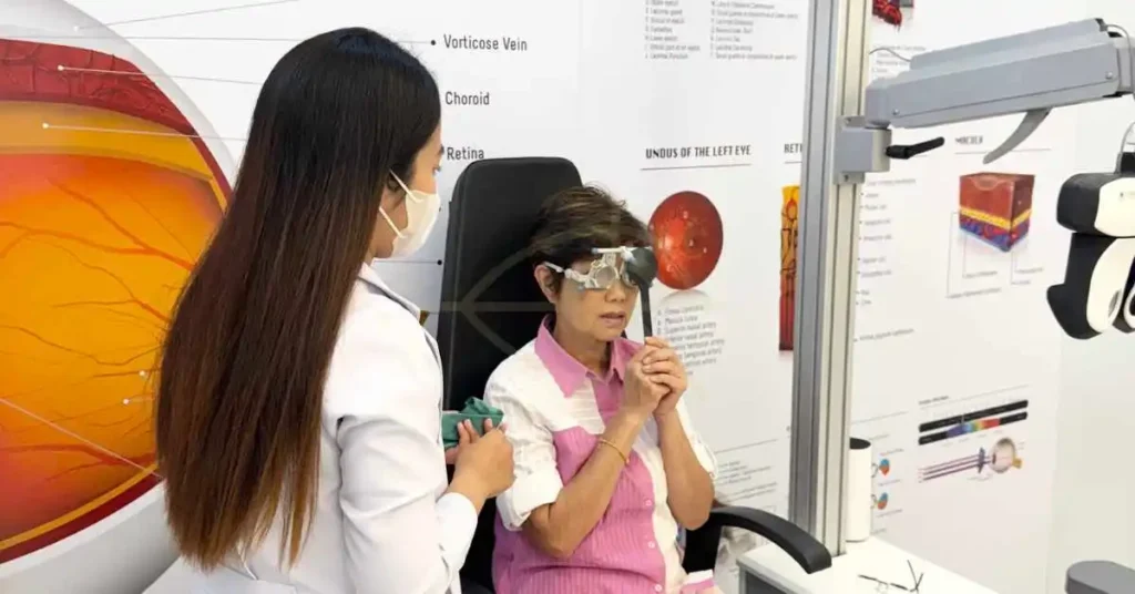 ตรวจสายตาโดยนักทัศนมาตร