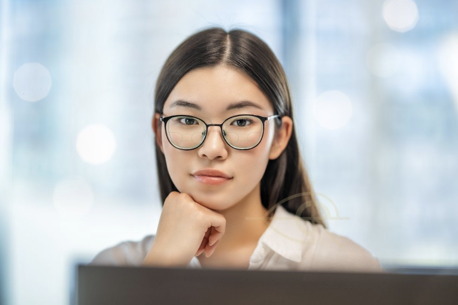 เลนส์โปรเกรสซีฟสำหรับคนสายตาสั้น–ยาวร่วม