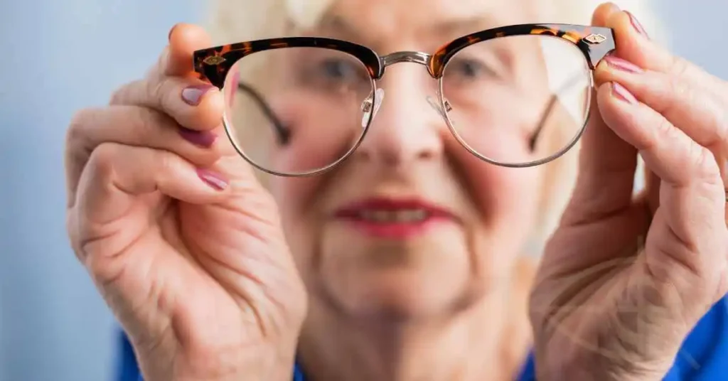 ใช้แว่นสายตายาวไปมองไกล